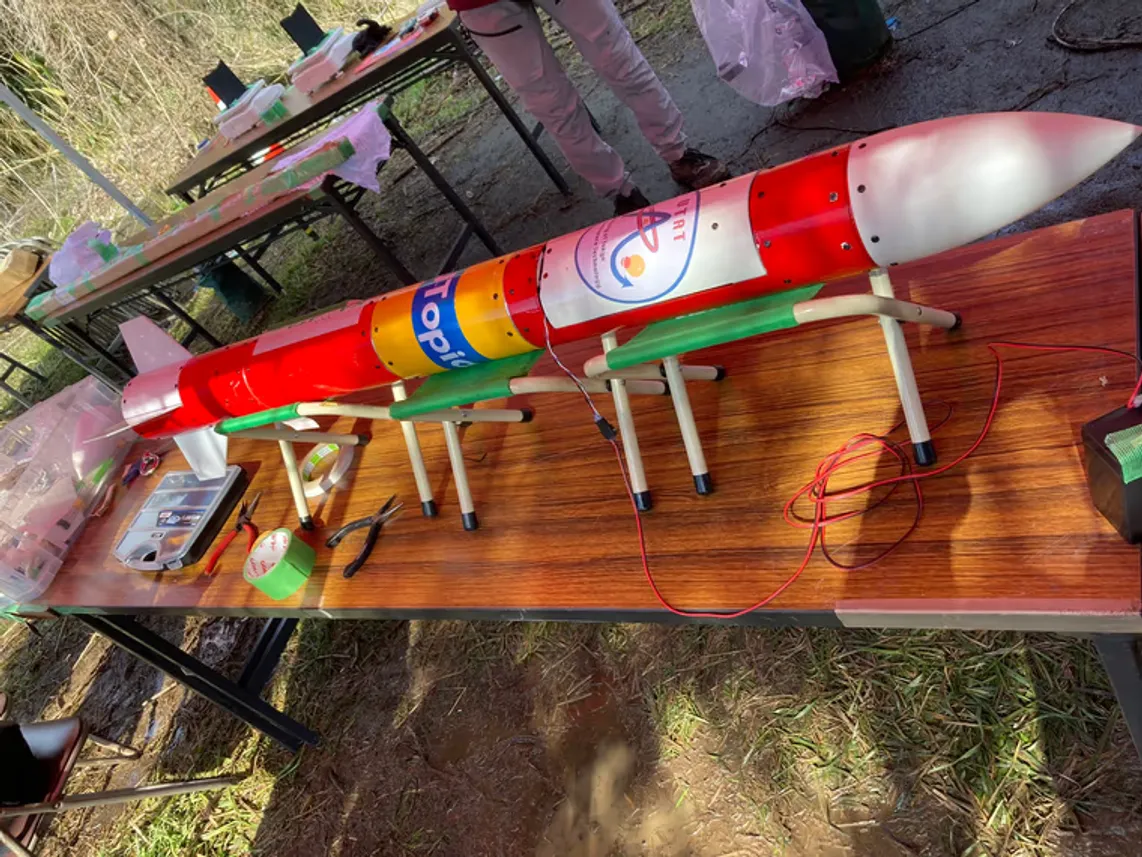 ロケット機体の内部構造とパラシュート収納部
